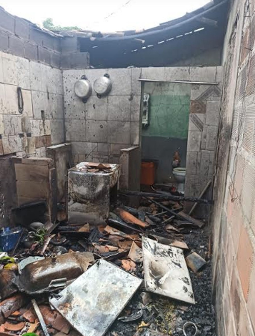 Incêndio em residência  — Foto: Sargento Minguel/CBMSE