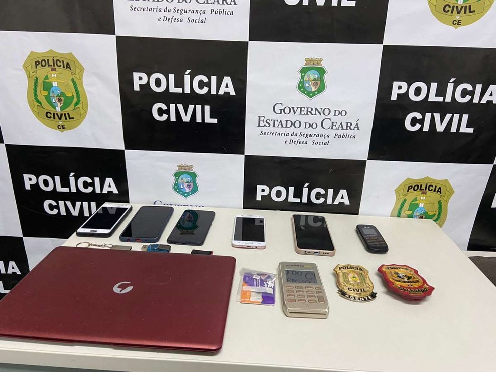 Além da prisão do casal, os agentes apreenderam celulares, notebook e uma máquina de cartão — Foto: Polícia Civil do Estado do Ceará