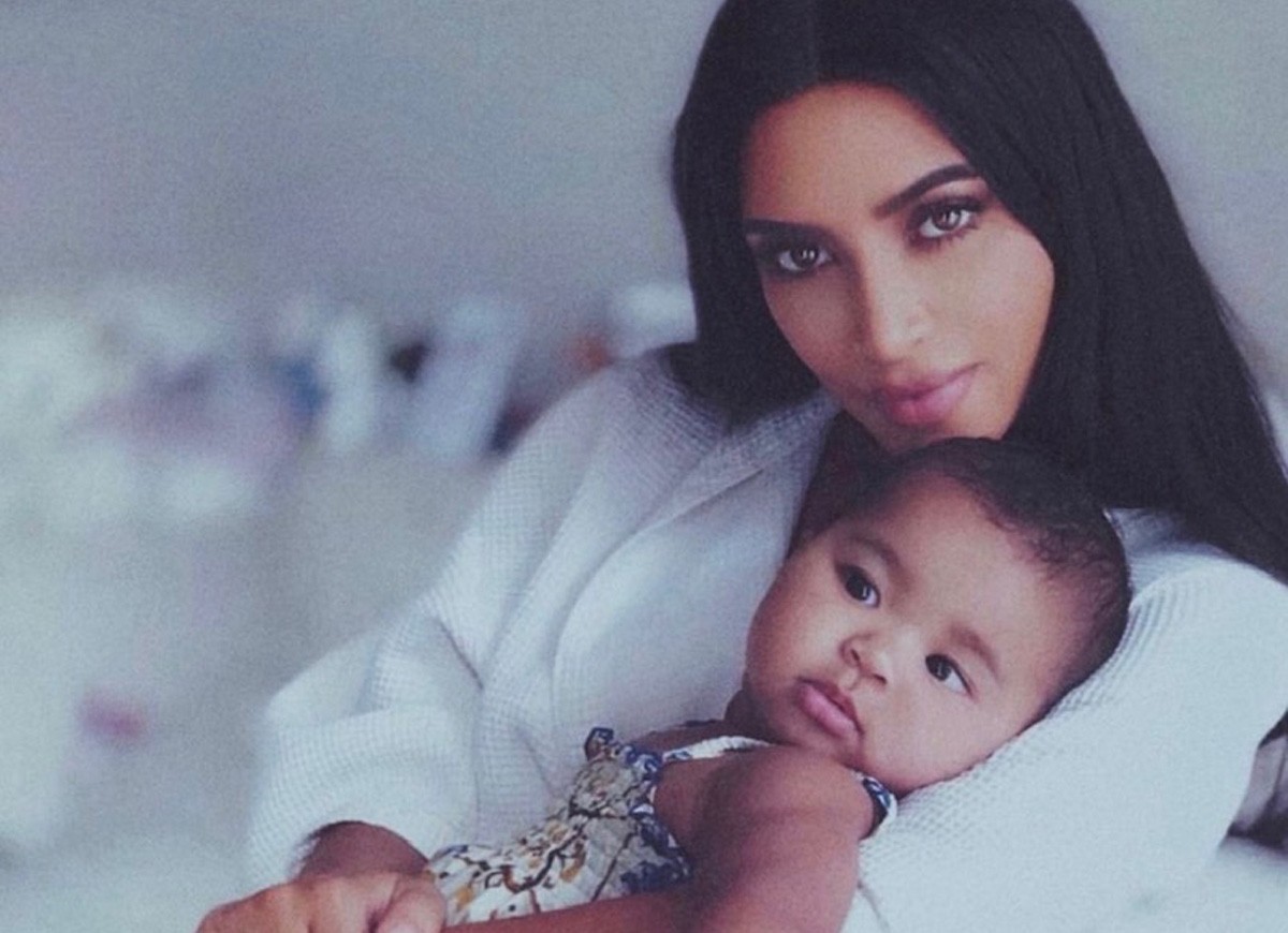 Kim Kardashian e True (Foto: Reprodução/Instagram)