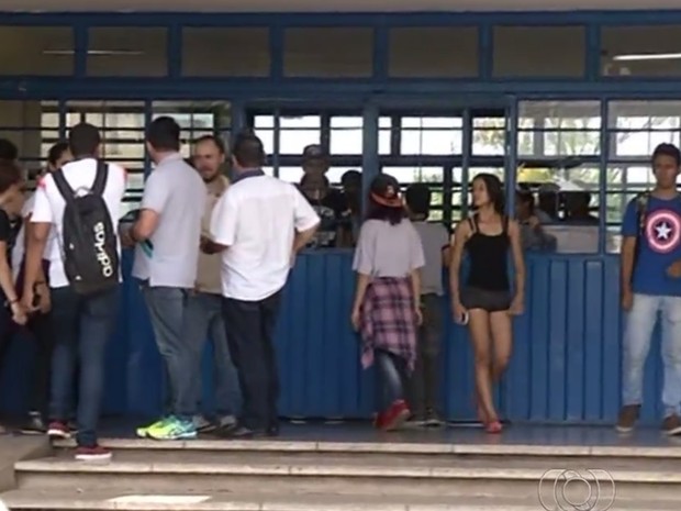 Estudantes ocuparam Colégio Estadual Professor Faustino em Anápolis Goiás (Foto: Reprodução/TV Anhanguera)