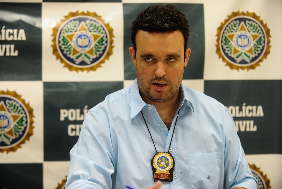 Delegado titular da 53ª DP (Mesquita), Matheus Almeida, em foto de 2015; delegado é acusado de participar de organização criminosa na unidade — Foto: Tomaz Silva/Agência Brasil