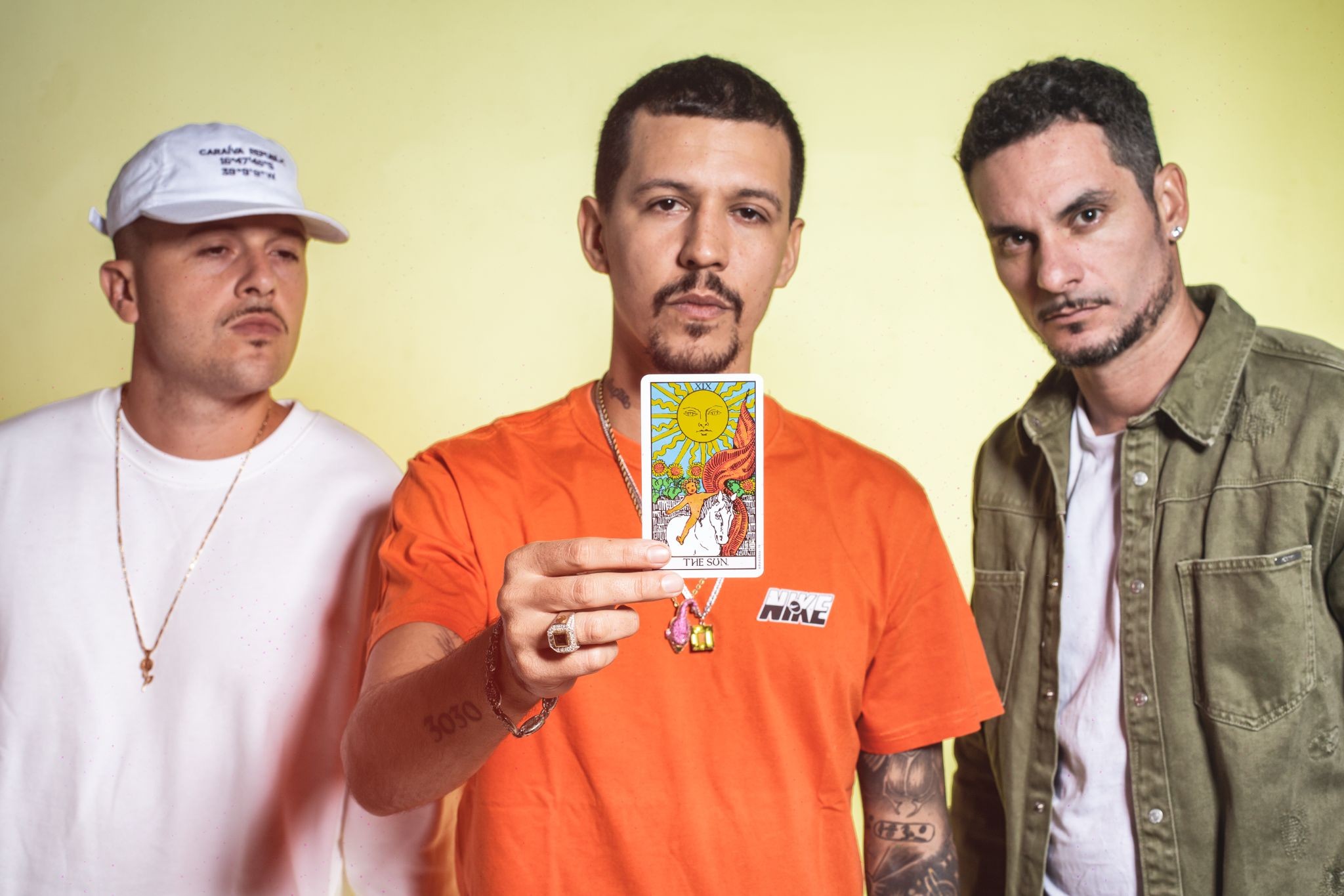 Trio de rap 3030 lança 'Arcano 19', álbum criado na Bahia com a adesão de Vitão