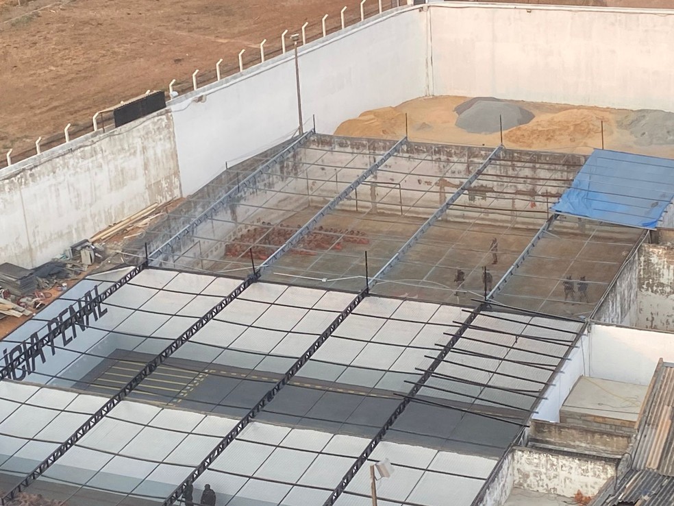 Imagens mostram presos em p&aacute;tio de pres&iacute;dio durante a opera&ccedil;&atilde;o &mdash; Foto: MPTO/Gaeco