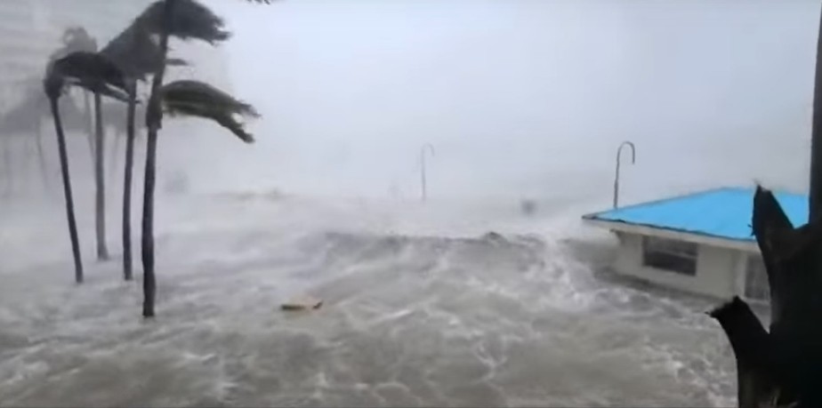 Os fortes ventos do superfuracão Ian atingiram em cheio Naples, no Sudoeste da Flórida