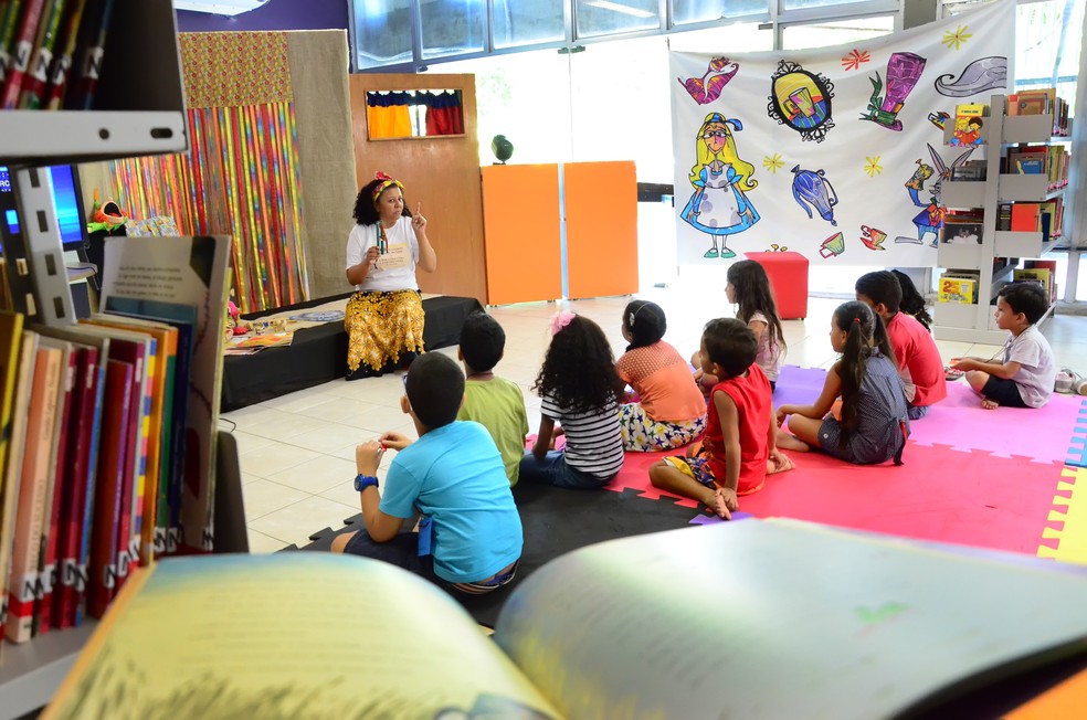 Programação de férias da Biblioteca Pública do Estado tem 'contação' de histórias (Foto: Alyne Pinheiro/Secretaria de Educação/Divulgação)