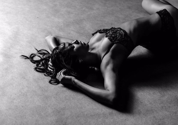 Lais Ribeiro sensualiza em foto de lingerie (Foto: Reprodução/Instagram)
