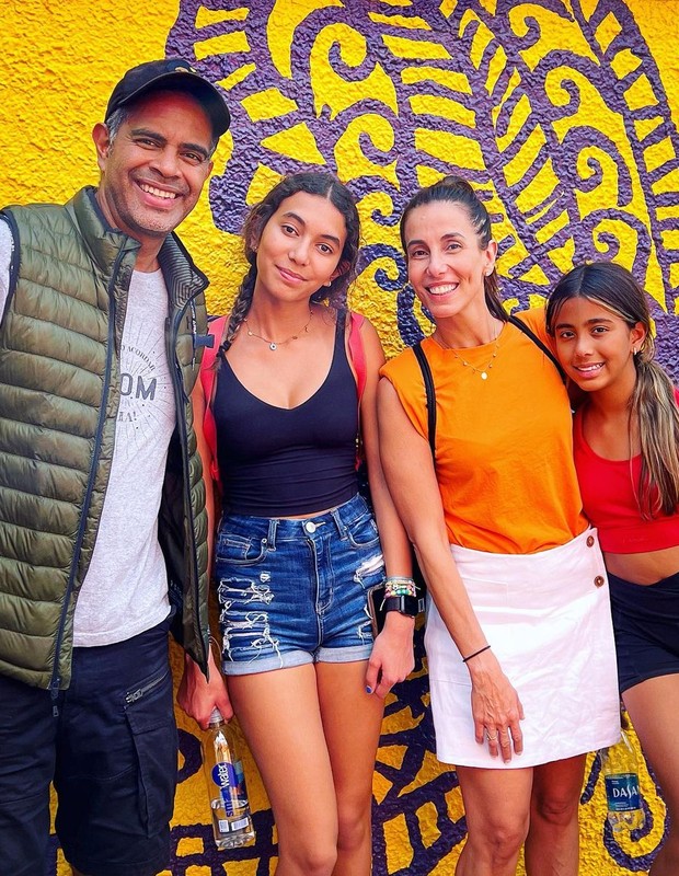 Jairzinho com Tania Khalill e as filhas Isabella e Laura (Foto: Reprodução/Instagram)