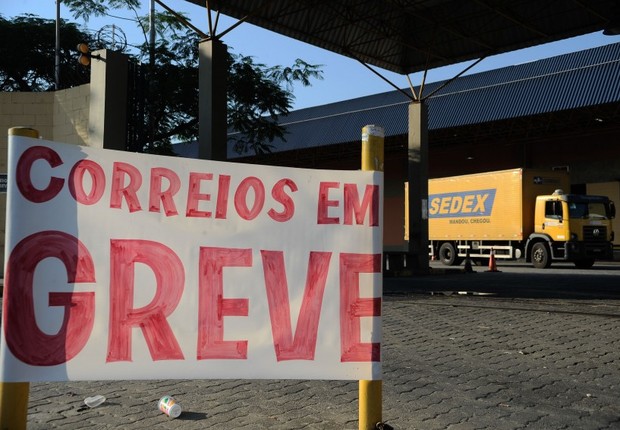 Trabalhadores dos Correios entram em greve (Foto: Fernando Frazão/Agência Brasil)