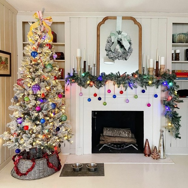 Decoração de Natal colorida: 16 ideias para se inspirar! (Foto: Reprodução/Instagram @reclaiming_lacy)