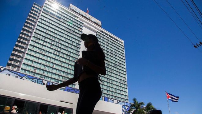 O hotel Habana Libre, originalmente da rede Hilton e agora operado pelo espanhol Meliá, é um dos exemplos de propriedade em disputa (Foto: Getty Images via BBC News Brasil)