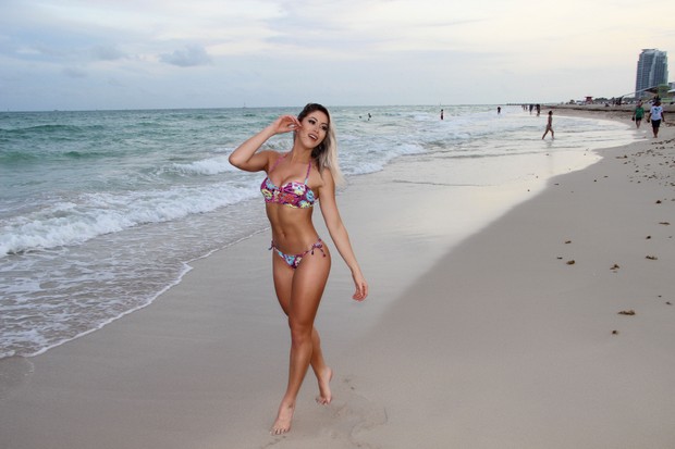 Porn Carol Narizinho exibe corpão em Miami photos