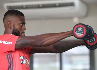 Atlético-PR trava negócio por Cirino, e Inter recua em tentativa de contratação