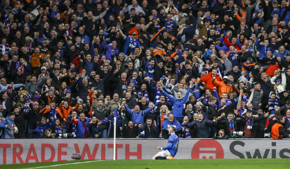 Lundstram comemora gol da classificação do Rangers à final da Liga Europa — Foto: Getty Images