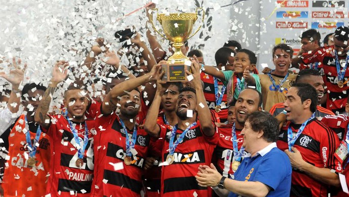 Eurico Miranda é peça central de rivalidade, diz blogueiro