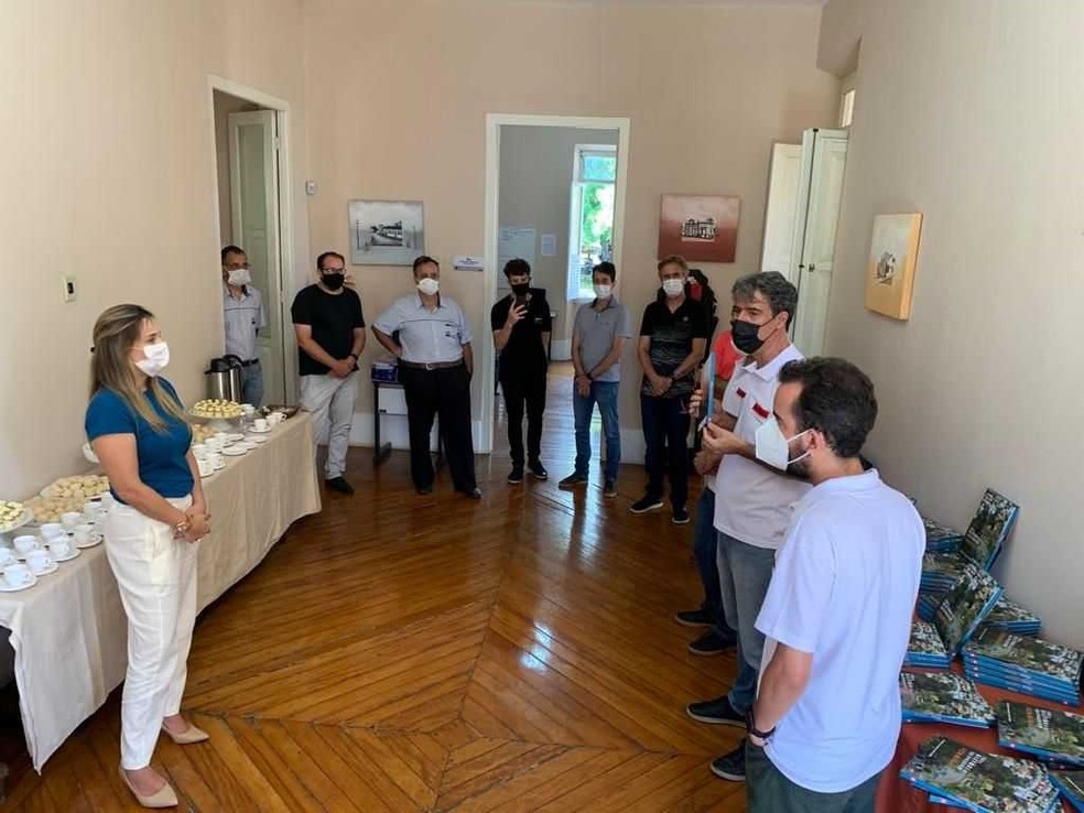 Lançamento do livro foi realizado nesta quarta na Secretaria Municipal de Cultura de Formiga — Foto: Diretoria de Comunicação de Formiga