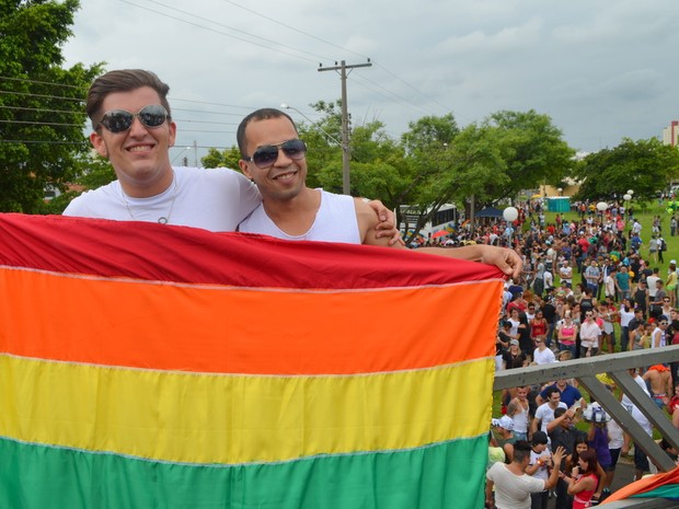 G Com encenação anti homofóbica parada gay de Piracicaba reúne mil notícias em