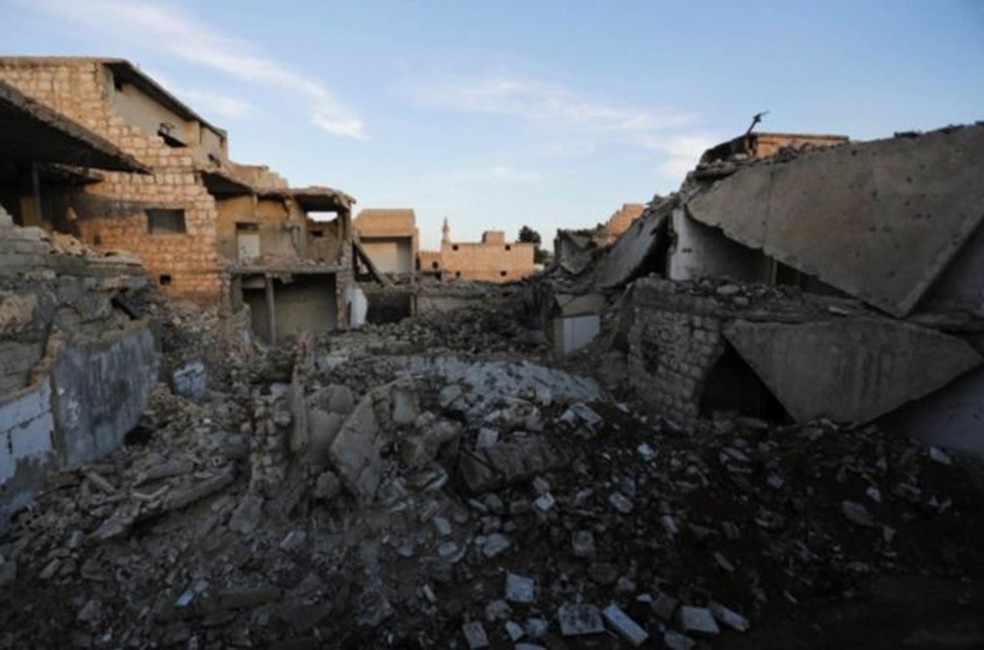 Cidades no norte da Síria, como Tadef (foto), ainda são palco de batalhas — Foto: Reuters/ via BBC