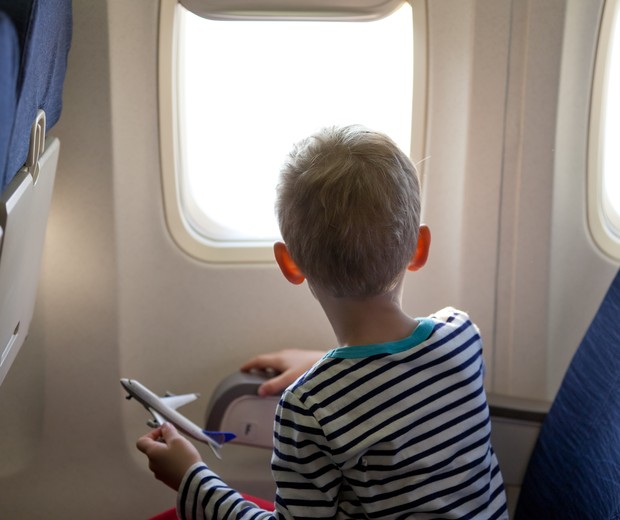 O menino estava brincando dentro do avião e o passageiro se irritou (Foto: Thinkstock)