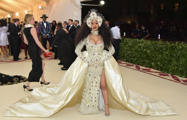 Grávida, Cardi B Vai Ao Met Gala Acompanhada Por Jeremy Scott - Vogue ...