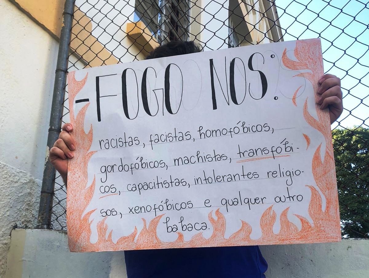 Após protesto de alunos, diretor de escola é afastado por suspeita de transfobia contra estudante - Globo.com