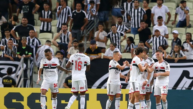 Jogadores do São Paulo comemoram no Castelão