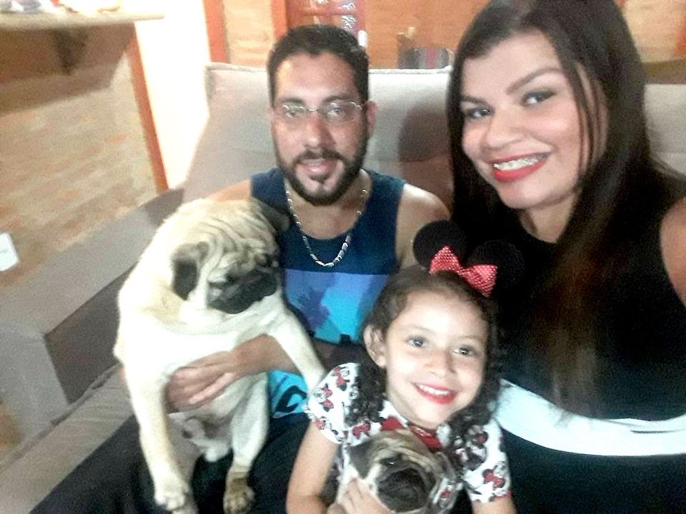 Casal de Botucatu diz que a filha de 5 anos pergunta todos os dias pelos dois cães: desespero (Foto: Arquivo pessoal)