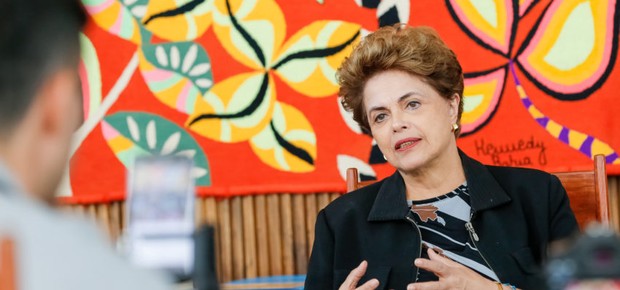 Dilma Rousseff durante entrevista no Palácio da Alvorada (Foto: Roberto Stuckert Filho/PR)