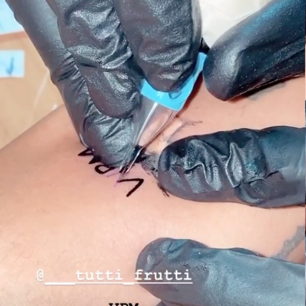 Pabllo Vittar mostra nova tatuagem (Foto: Reprodução/Instagram)