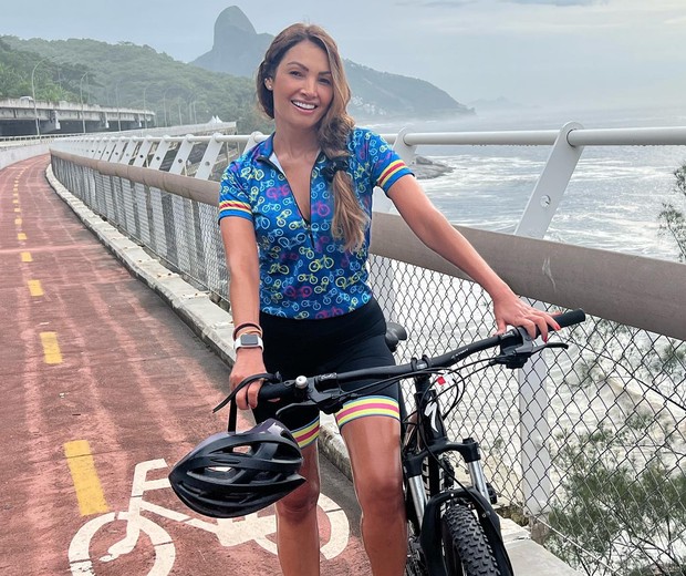 Patrícia Poeta posa em passeio de bicicleta (Foto: Instagram/Reprodução)