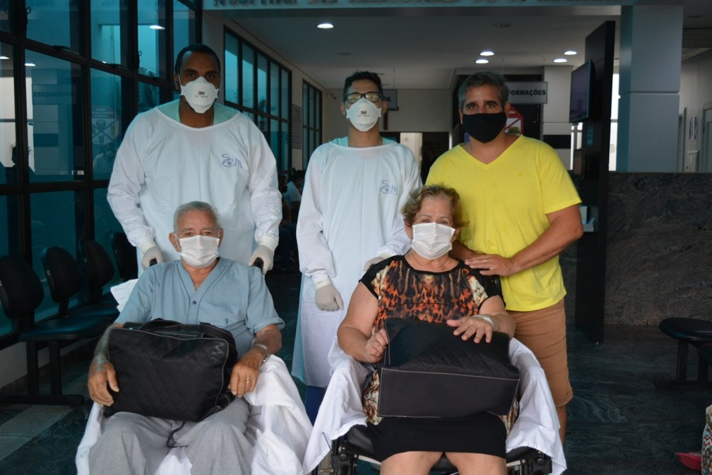 Wilson Santo Mathias, de 80 anos, e Maria José Mathias, de 72 anos, ficaram internados juntos para o tratamento da Covid-19 — Foto: Santa Casa de Misericórdia de Presidente Prudente