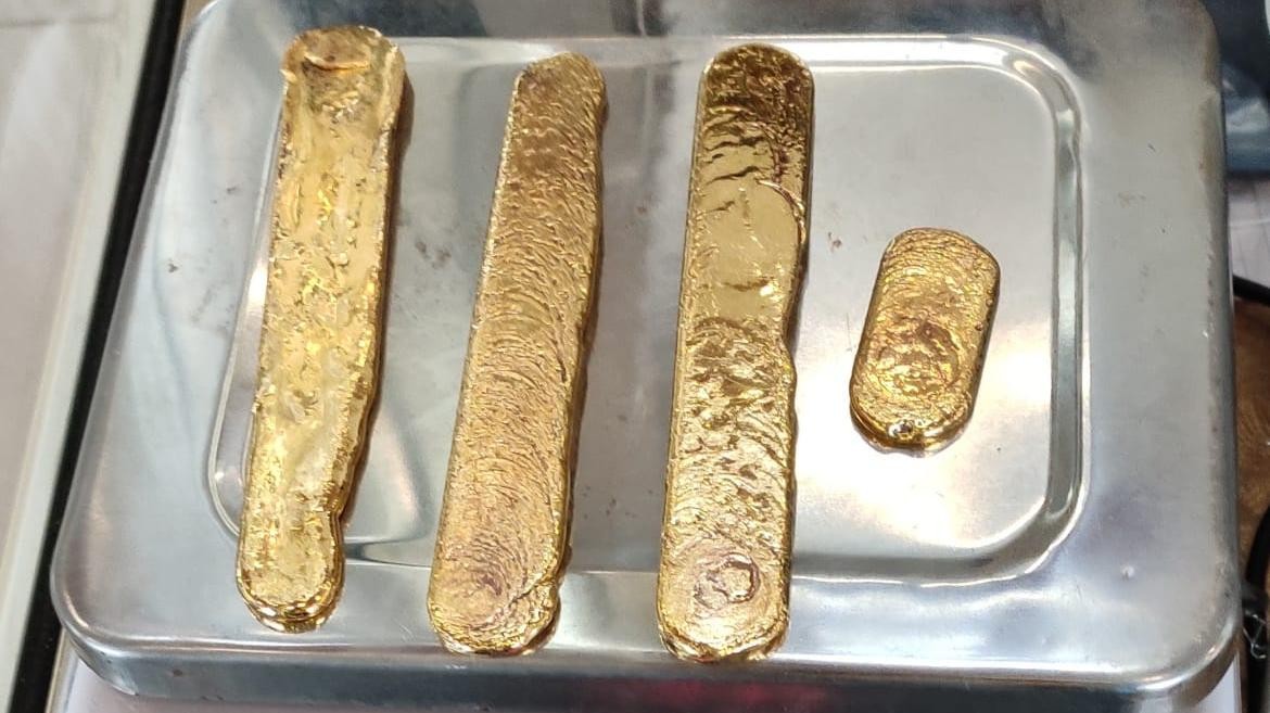 Passageiros de avião tentaram contrabandear ouro em roupas íntimas e no próprio corpo (Foto: Reprodução)