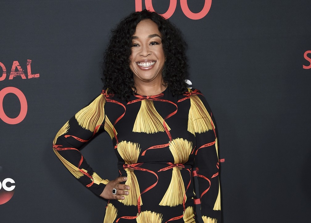 Shonda Rhimes na celebração do 100º episódio de 'Scandal', em West Hollywood (Foto: Richard Shotwell/Invision/AP)