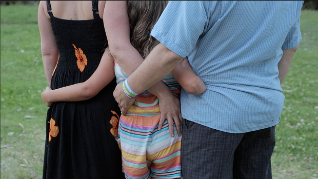 Thalia abraça os pais (Foto: Facebook)
