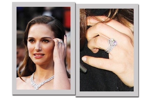 Natalie Portman ganhou um anel de noivado que possui diversas pedras de diamante na lateral de seu amado  Benjamin Millepied     