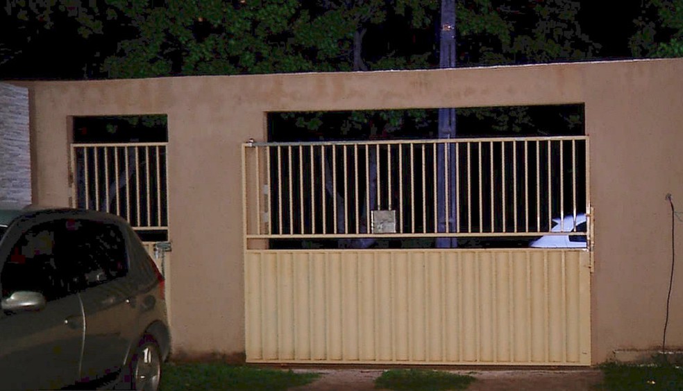 Condom&Atilde;&shy;nio fica no bairro Jardim Petr&Atilde;&sup3;polis, e todas as sete casas que pertencem ao residencial foram invadidas &acirc;Â€Â” Foto: Inter TV Cabugi/Reprodu&Atilde;&sect;&Atilde;&pound;o 