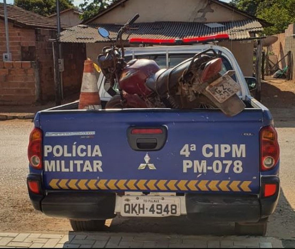 Motocicleta foi recuperada em Lagoa da Confusão após o crime — Foto: Divulgação/Polícia Militar