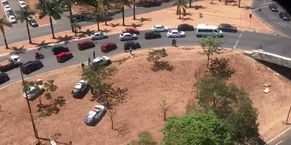 Perseguição da PM a carro suspeito de ser usado em roubo à embaixada do Iraque, em Brasília — Foto: PMDF/Reprodução