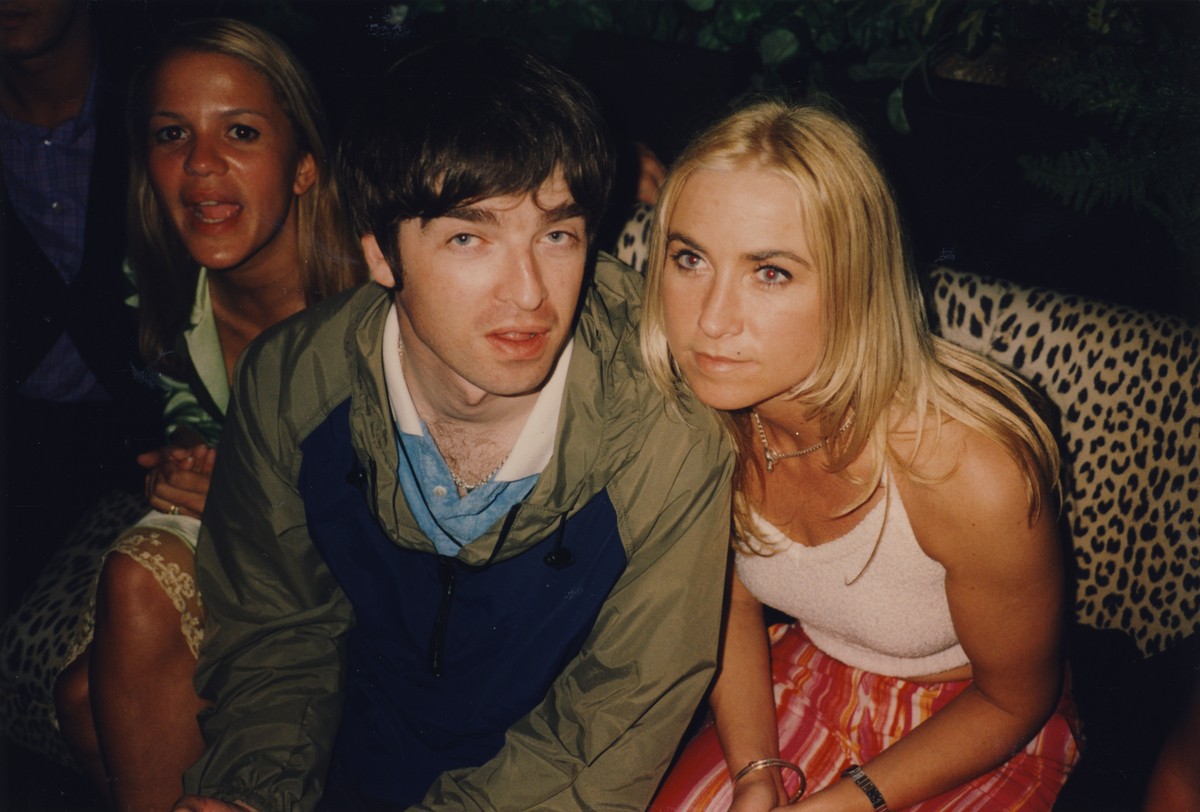 Meg Matthews, Noel Gallagher e Lisa Moorish. (Foto: Divulgação)