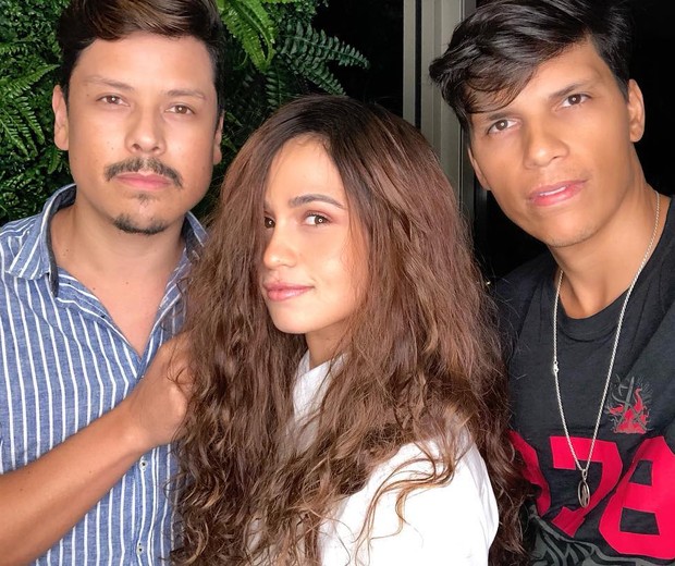 Nanda Costa com os hair stylists Roger e Sandro (Foto: Reprodução/Instagram)