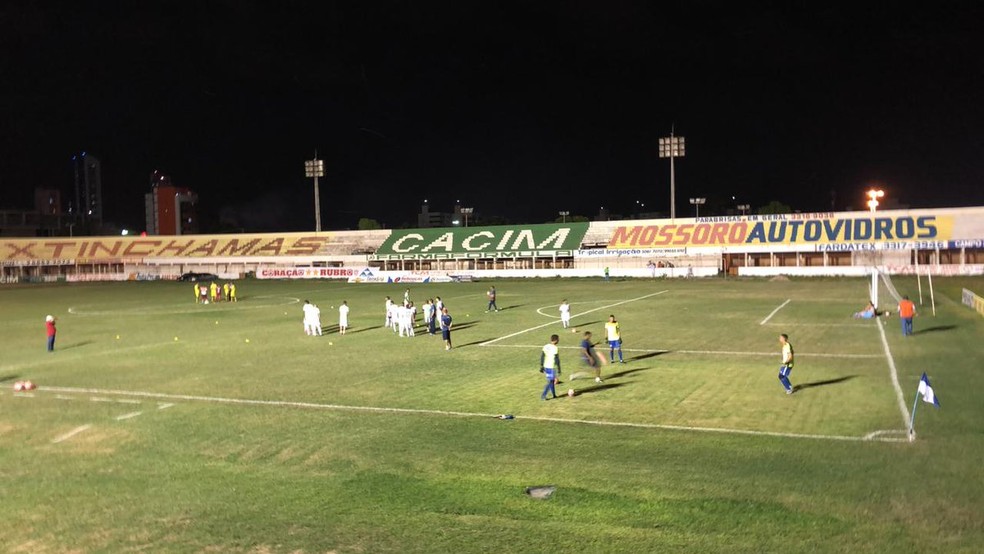 Iluminação do Nogueirão não funcionou no dia 27 de fevereiro e jogo precisou ser adiado para o dia seguinte — Foto: Canindé Pereira/América FC