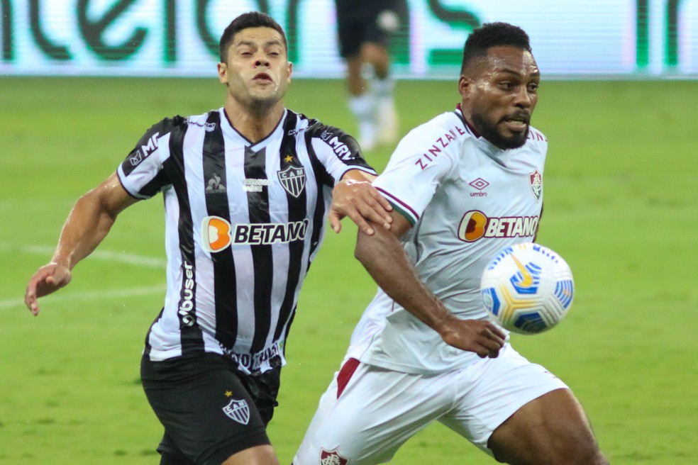 Hulk e Luccas Claro em Atlético-MG x Fluminense — Foto: Fernando Moreno/AGIF