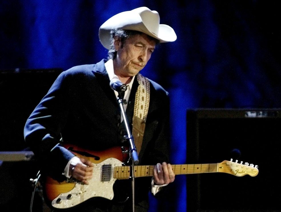 Bob Dylan durante show em Los Angeles em 2004 — Foto: REUTERS/Rob Galbraith/Arquivo