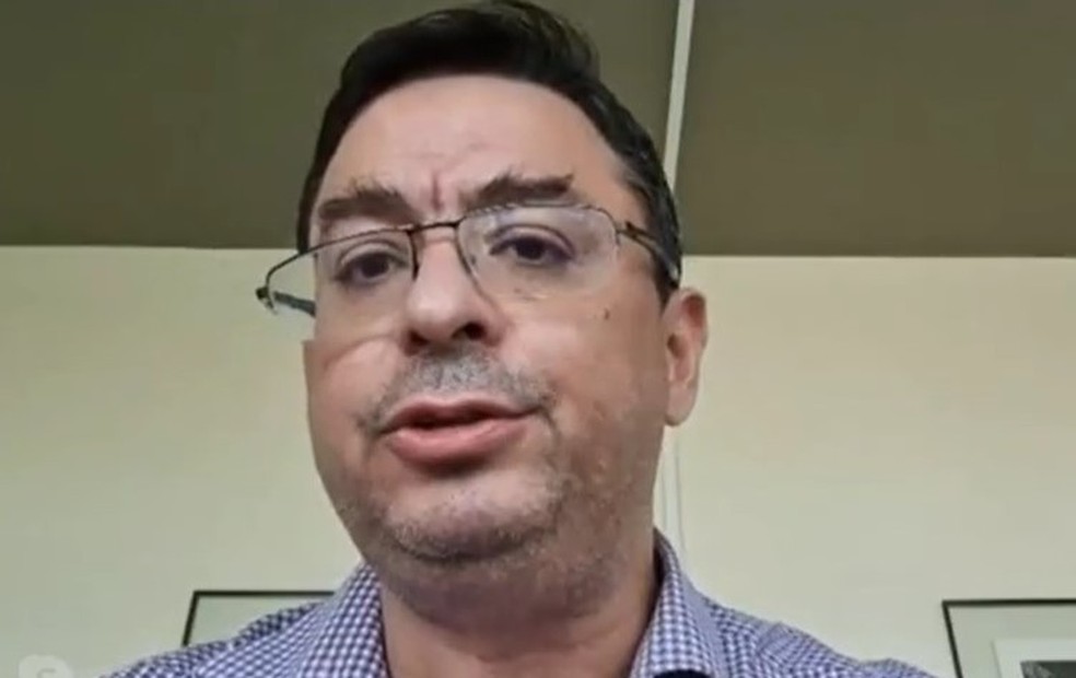 Infectologista Carlos Fortaleza defende restrições da fase vermelha como um "remédio amargo" necessário — Foto: TV TEM/Reprodução