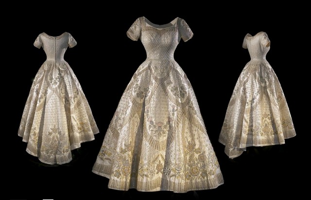 Vestido da Coroação usado pela Rainha Elizabeth II será exibido no Castelo de Windsor (Foto: Reprodução/ Royal Collection Trust)