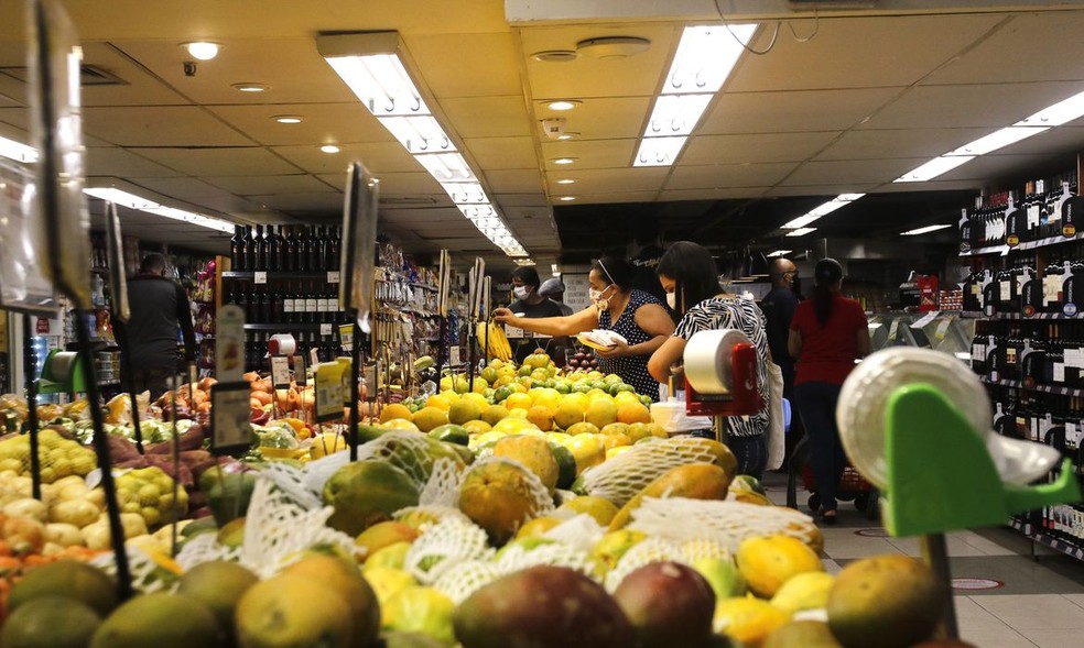 Foto de um supermercado no Rio de Janeiro em 20 de maio de 2020 — Foto: Tânia Rêgo/Agência Brasil