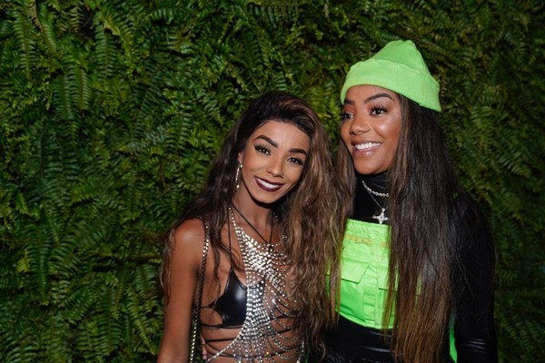 Ludmilla e Brunna Gonçalves posam no Rock in Rio 2019 — Foto: Marcos Serra Lima/G1