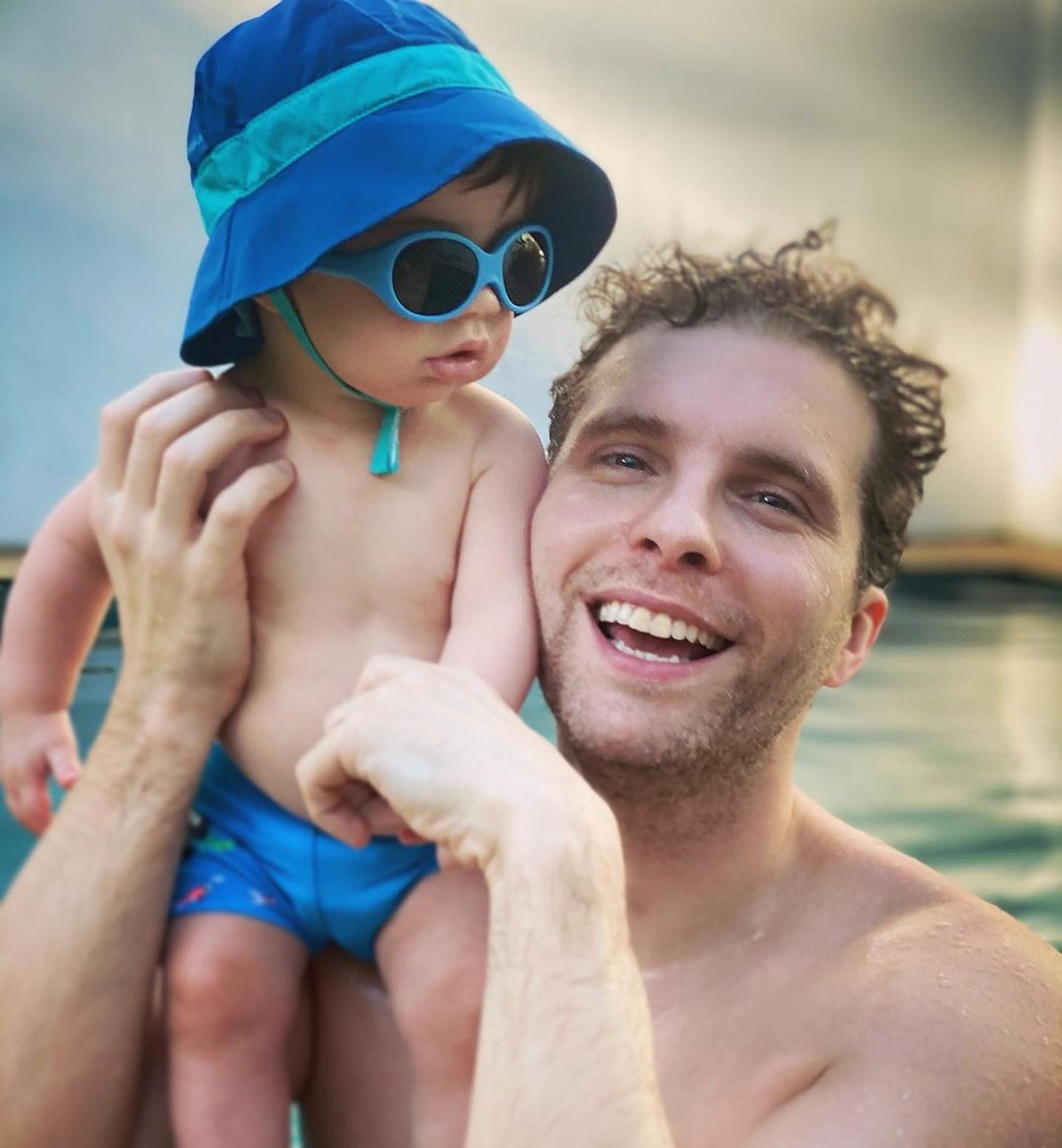 Thiago Fragoso Celebra Mesversario E Mostra Primeiro Banho De Piscina Do Filho Cacula Famosos Gshow