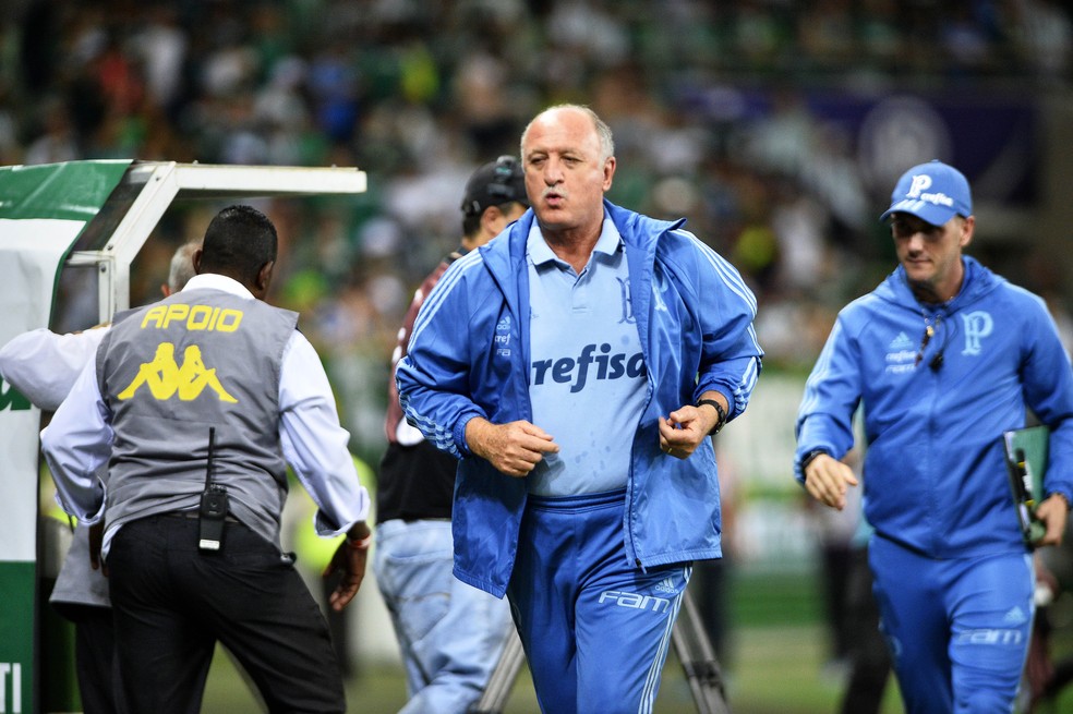 Felipão na partida contra o Fluminense — Foto: Marcos Ribolli