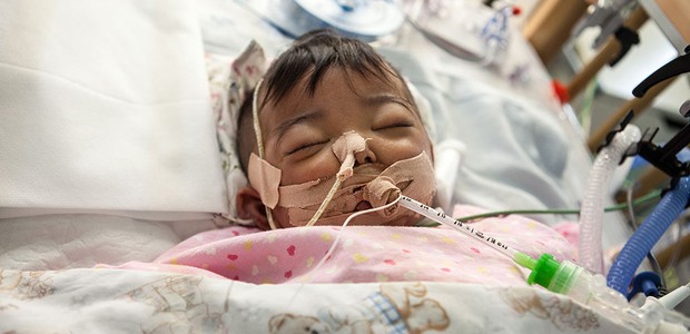 bebê chinesa internada com problema raro no fígado (Foto: divulgação )