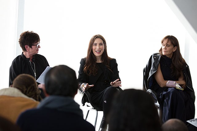 Linda Loppa (left) and Julie Gilhart (right) listen to LA-based interior designer Aimee Song share her experience of turning her blog into a social media phenomenon with 4.1 million followers (Foto: FEDERICA CARLET)
